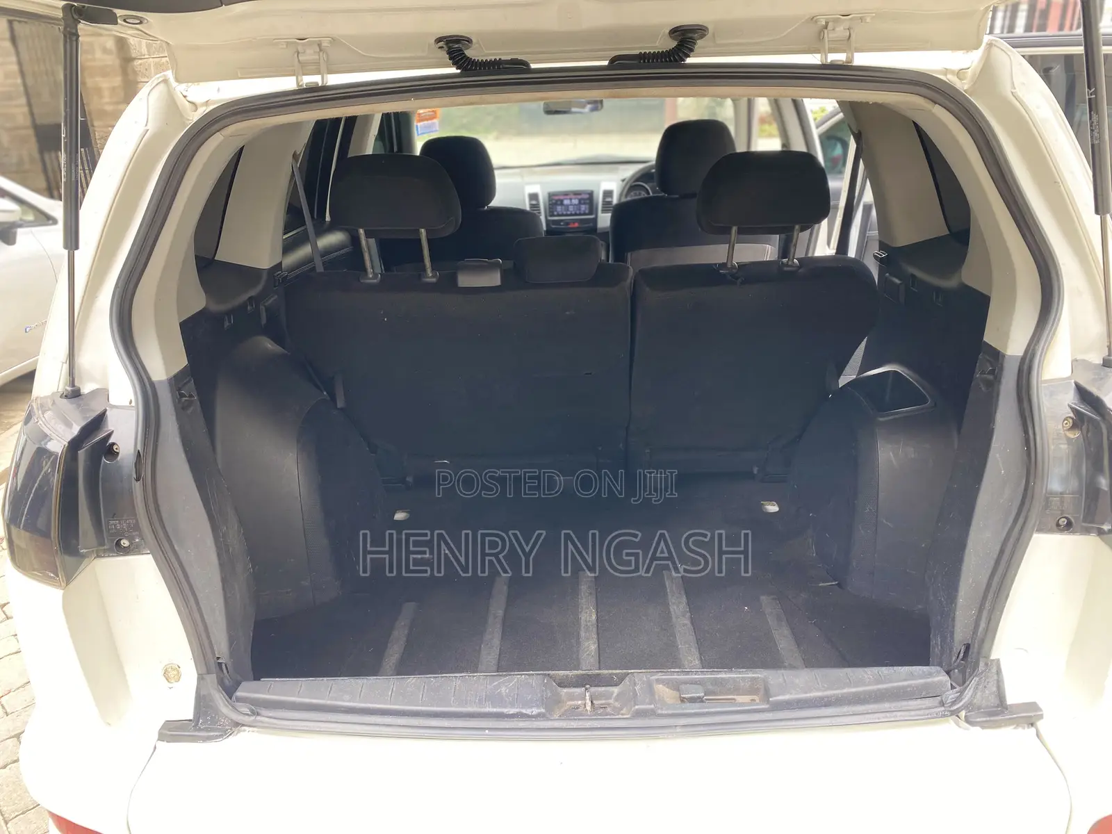 Mitsubishi Outlander 2010 White