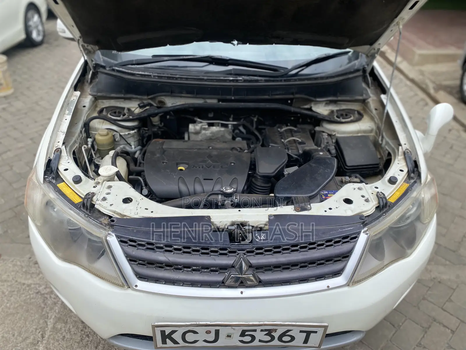 Mitsubishi Outlander 2010 White