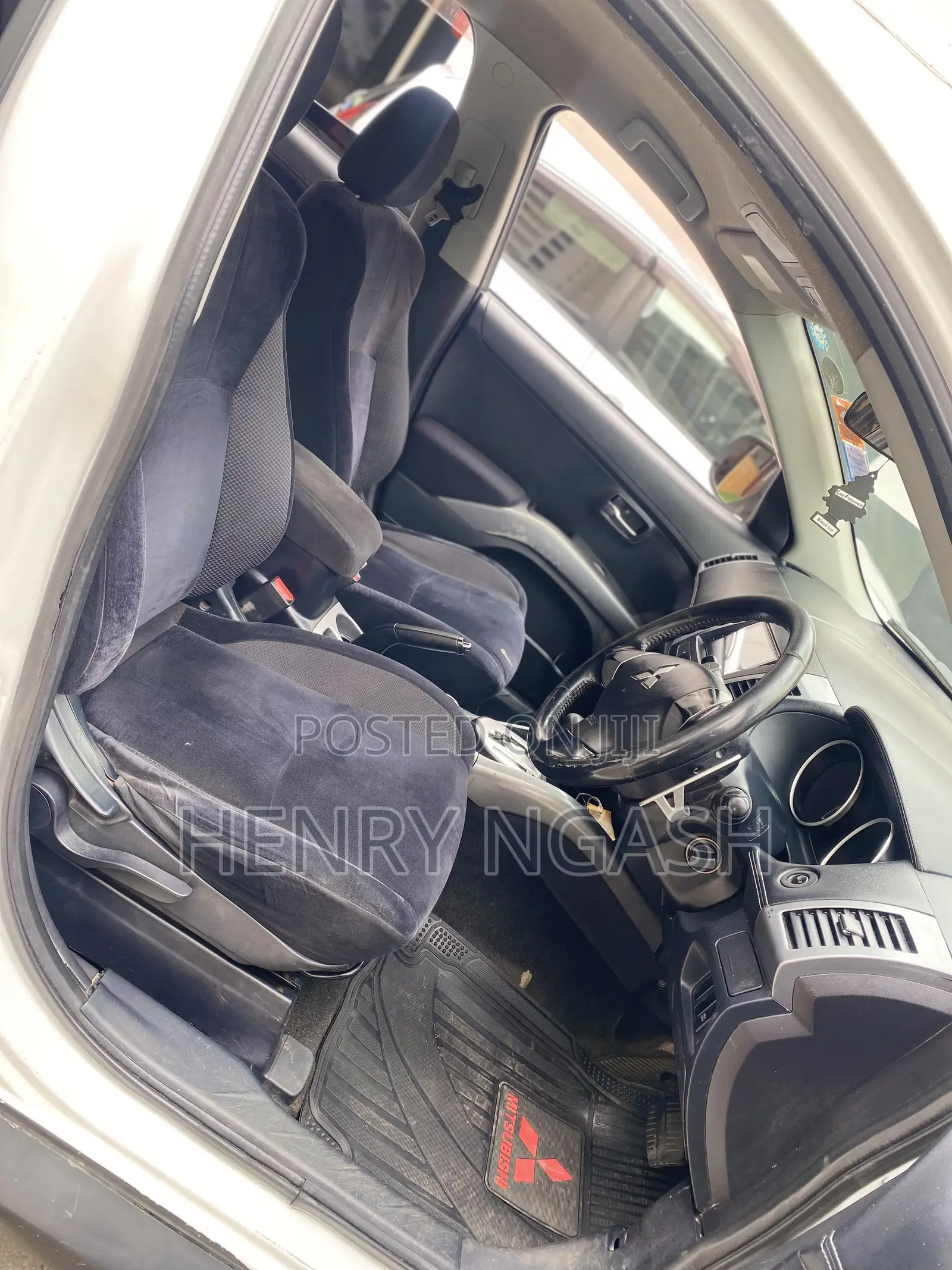Mitsubishi Outlander 2010 White
