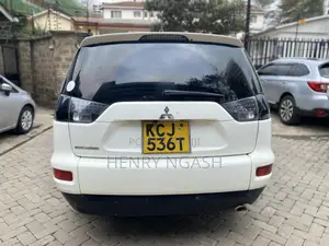 Mitsubishi Outlander 2010 White