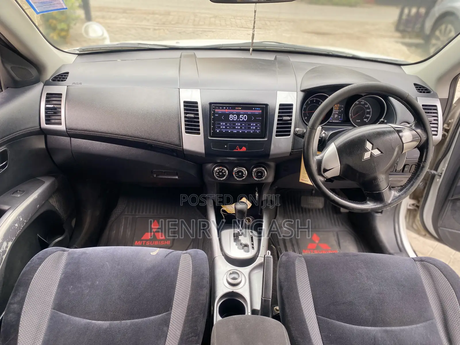 Mitsubishi Outlander 2010 White