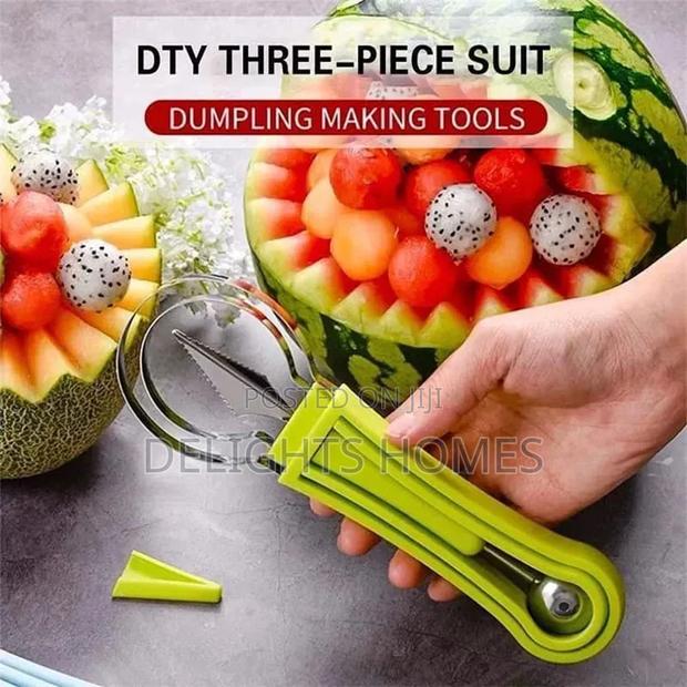 4 in 1 Watermelon Slicer Cutter Scoop_cu - thumbnail 3