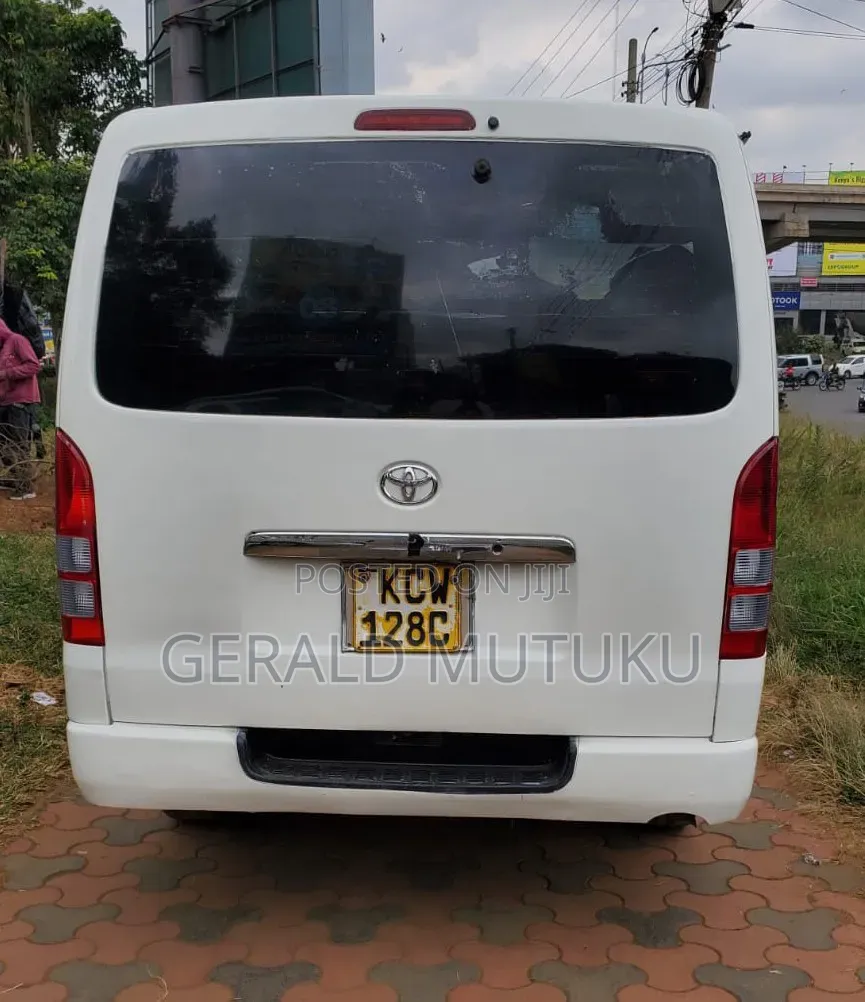 Toyota HiAce 2013 White