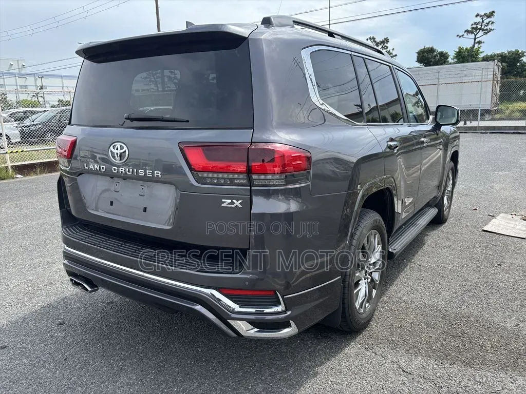New Toyota Land Cruiser 2024 Gray