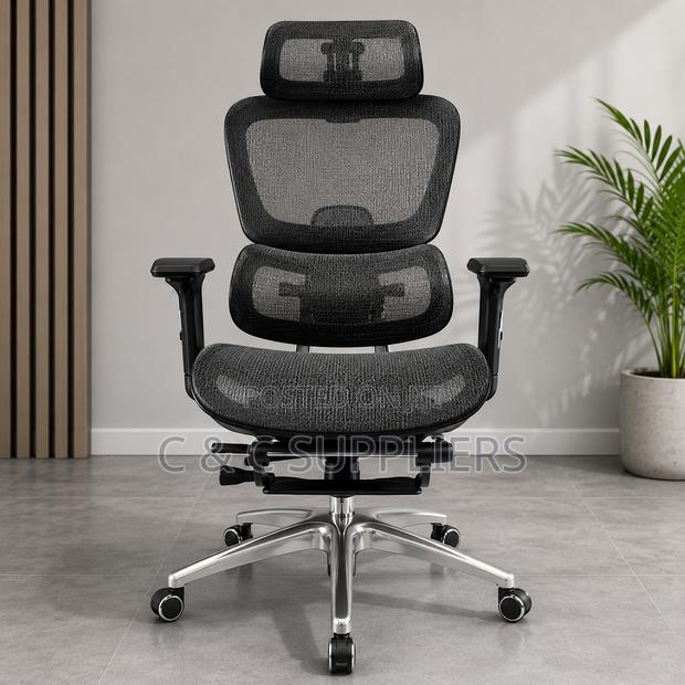 Mesh Swivel Orthopedic Seat With Footrest