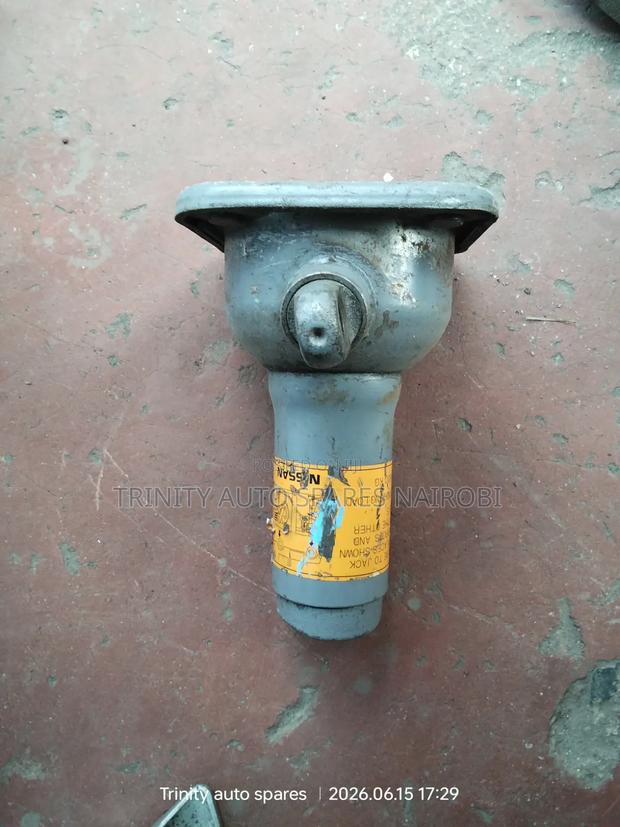 Original Ex Japan Hydrolic Car Jack Available - thumbnail 3