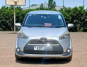 Toyota Sienta 2018 Silver