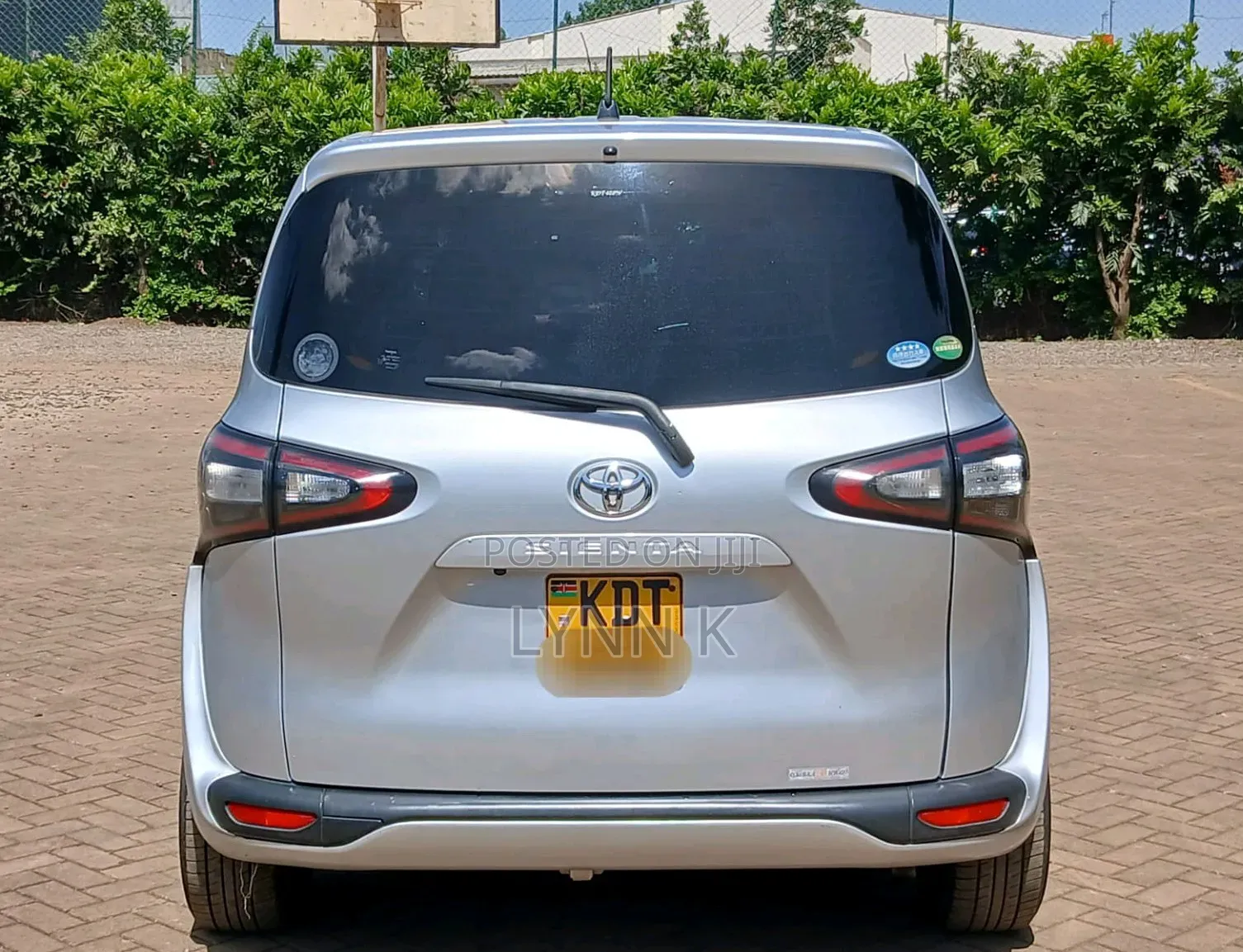 Toyota Sienta 2018 Silver