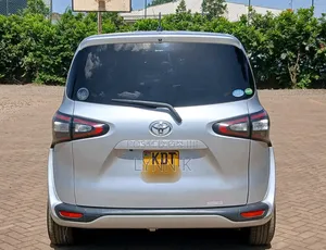 Toyota Sienta 2018 Silver