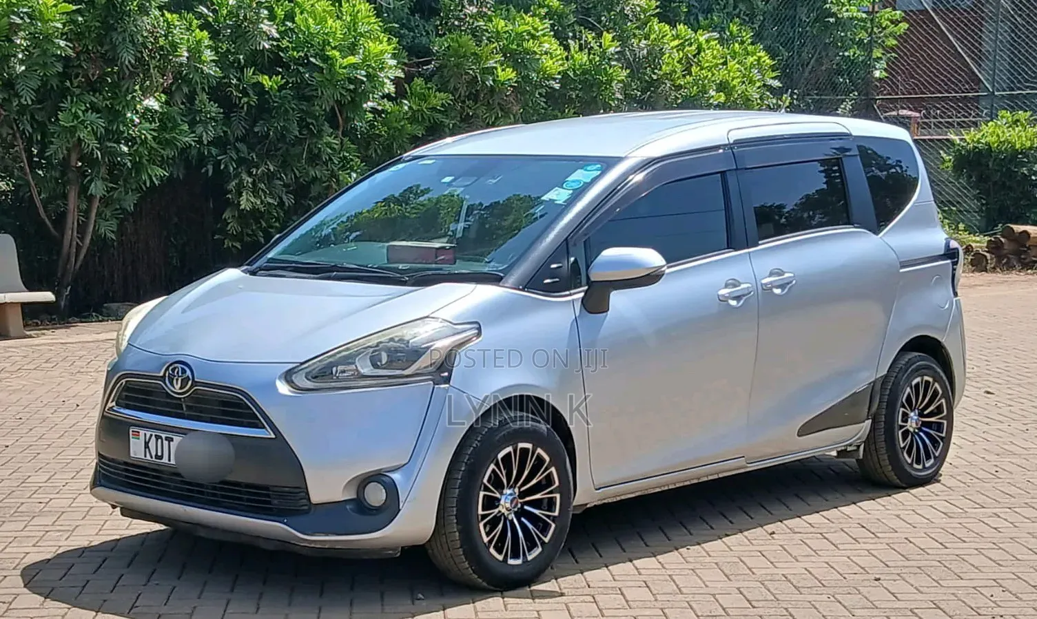 Toyota Sienta 2018 Silver