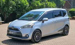 Toyota Sienta 2018 Silver