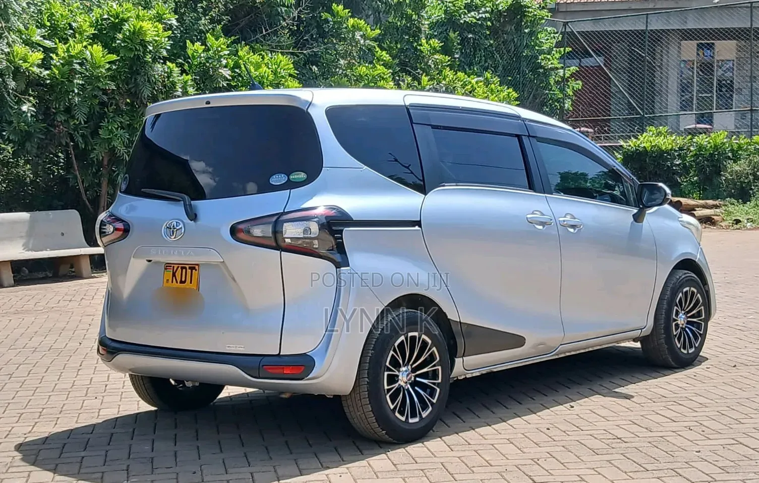 Toyota Sienta 2018 Silver