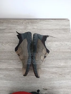Used Low Comfort Shoes