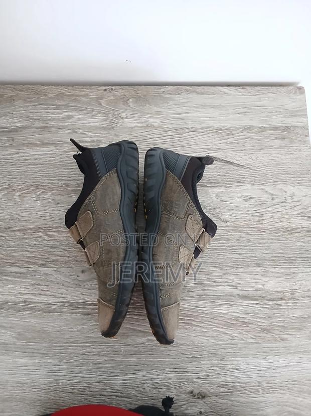 Used Low Comfort Shoes - thumbnail 2