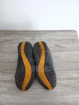Used Low Comfort Shoes