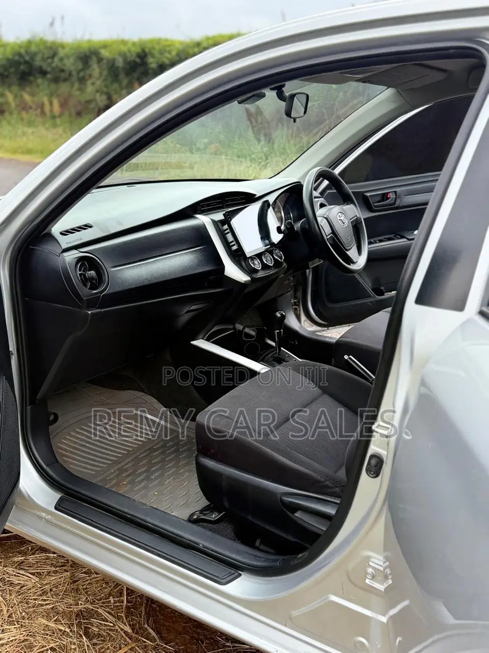 Toyota Corolla Fielder 2016 Silver