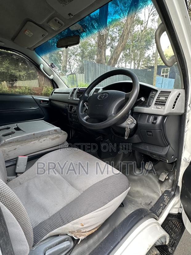 Toyota HiAce 2007 White - thumbnail 4