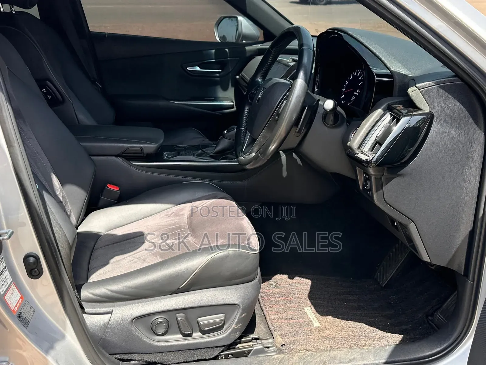 Toyota Crown 2019 Silver