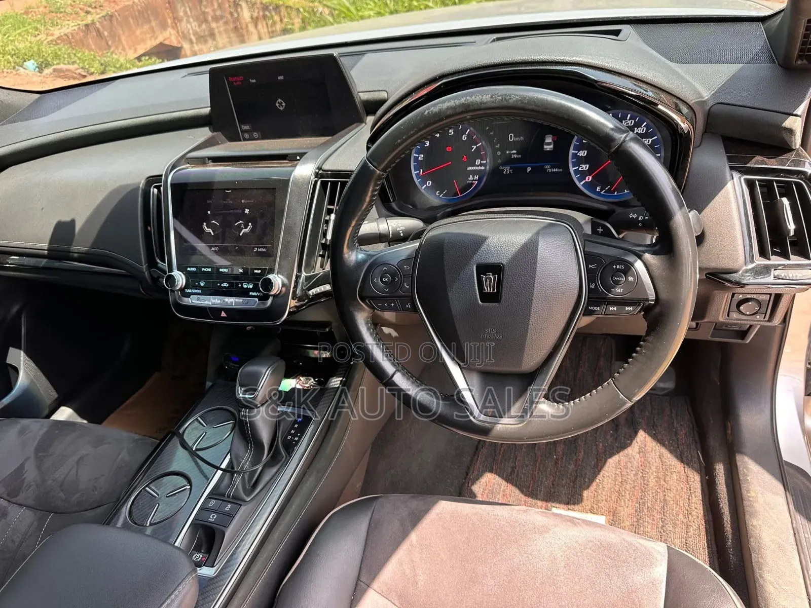 Toyota Crown 2019 Silver