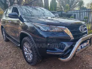 Toyota Fortuner 2021 Blue