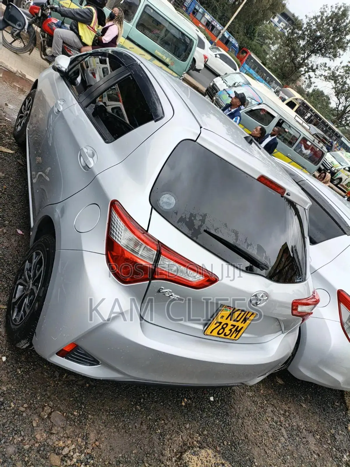 Toyota Vitz 2017 Silver