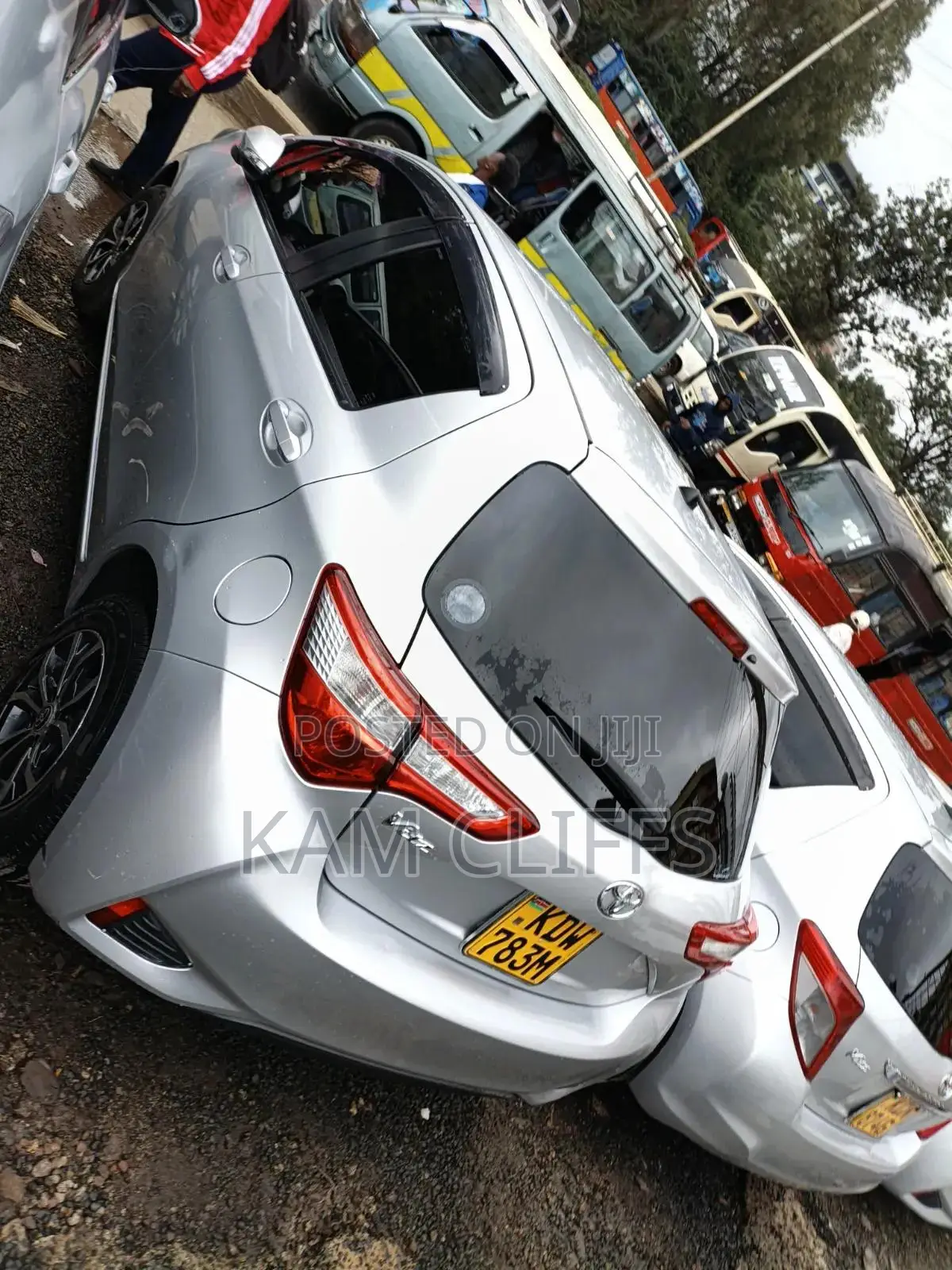 Toyota Vitz 2017 Silver