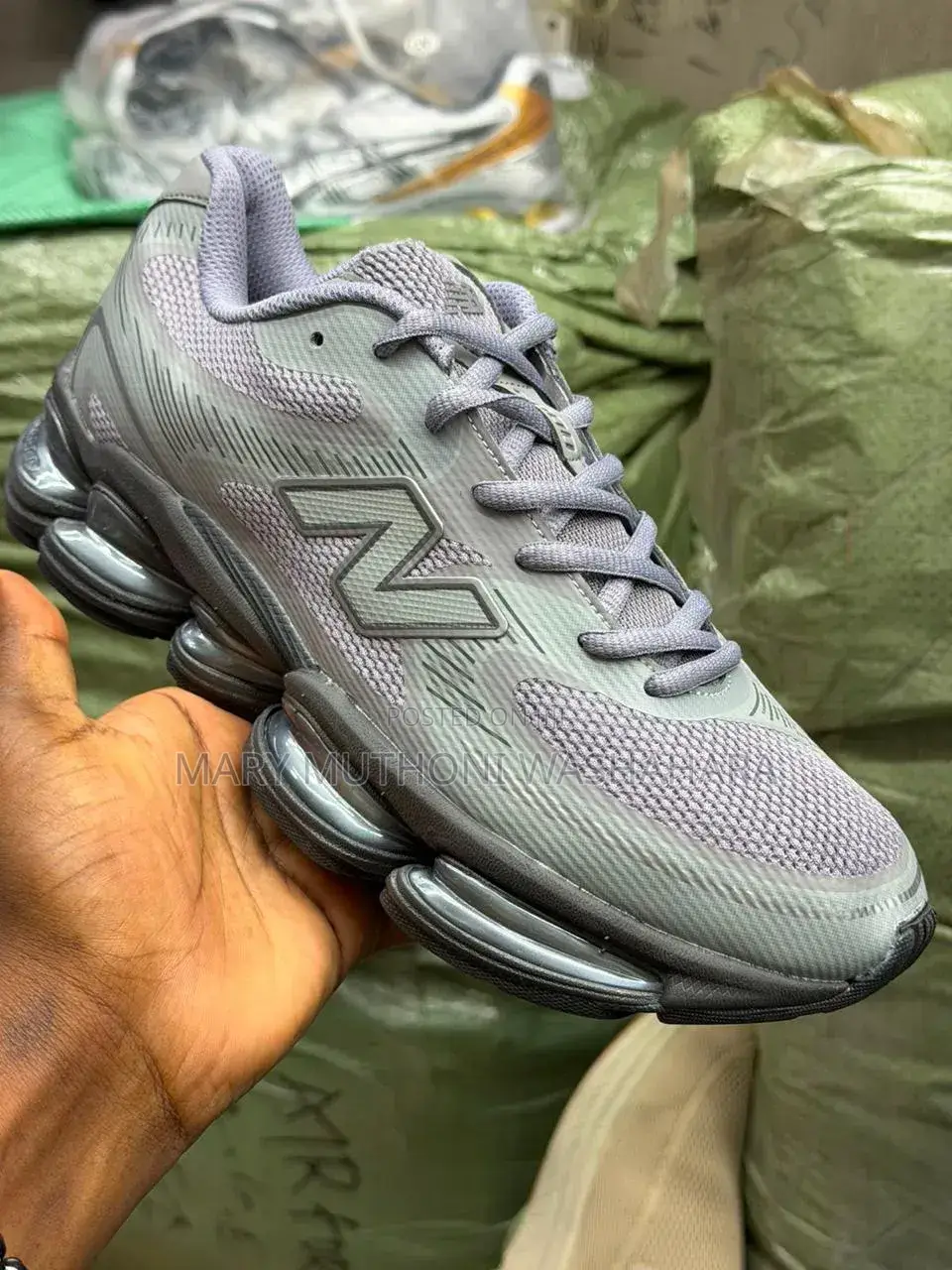 New Balance 2000