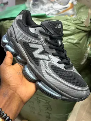 New Balance 2000
