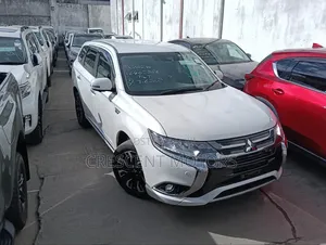 Mitsubishi Outlander 2019 Pearl