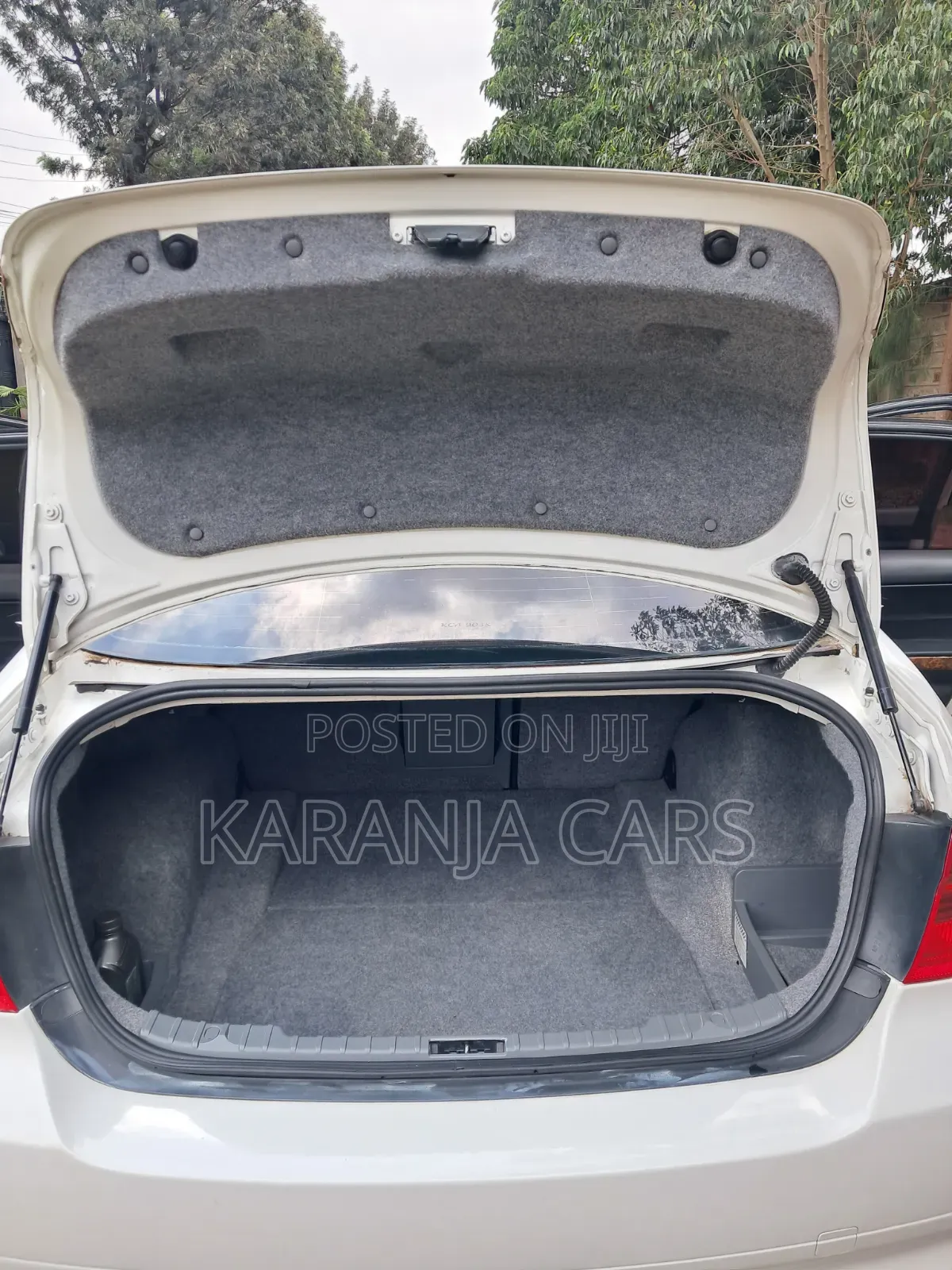 BMW 320i 2007 White