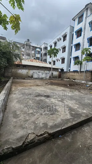 40 by 40 Land.Cbd Railway. Walled Property Ready for Construction.