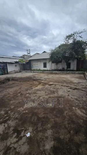 40 by 40 Land.Cbd Railway. Walled Property Ready for Construction.
