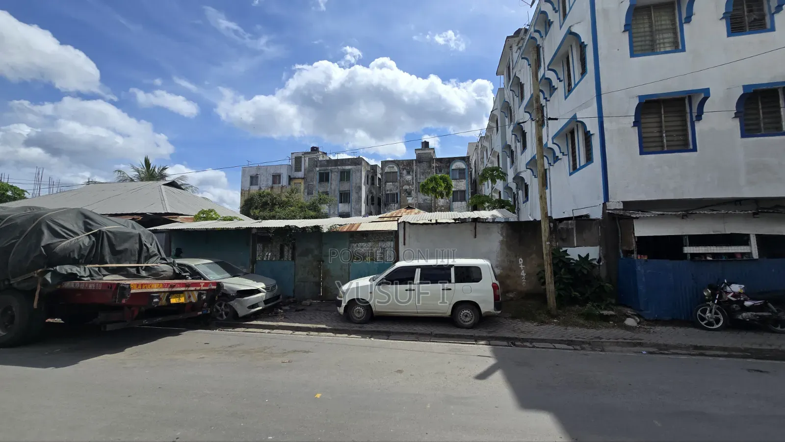 40 by 40 Land.Cbd Railway. Walled Property Ready for Construction.