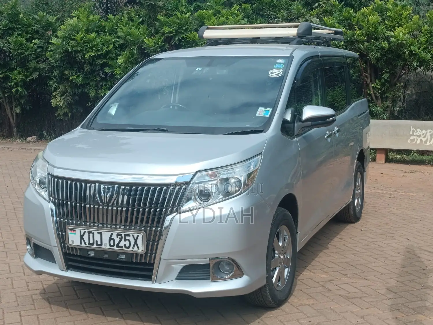 Toyota Esquire 2015 Silver
