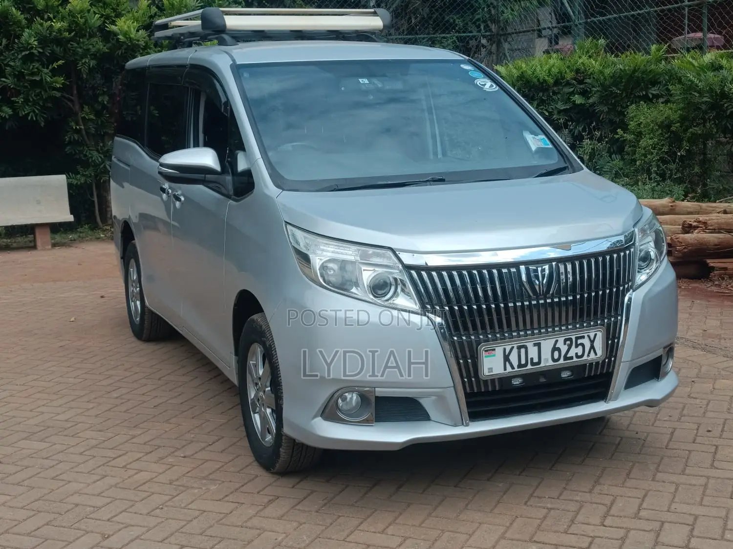 Toyota Esquire 2015 Silver