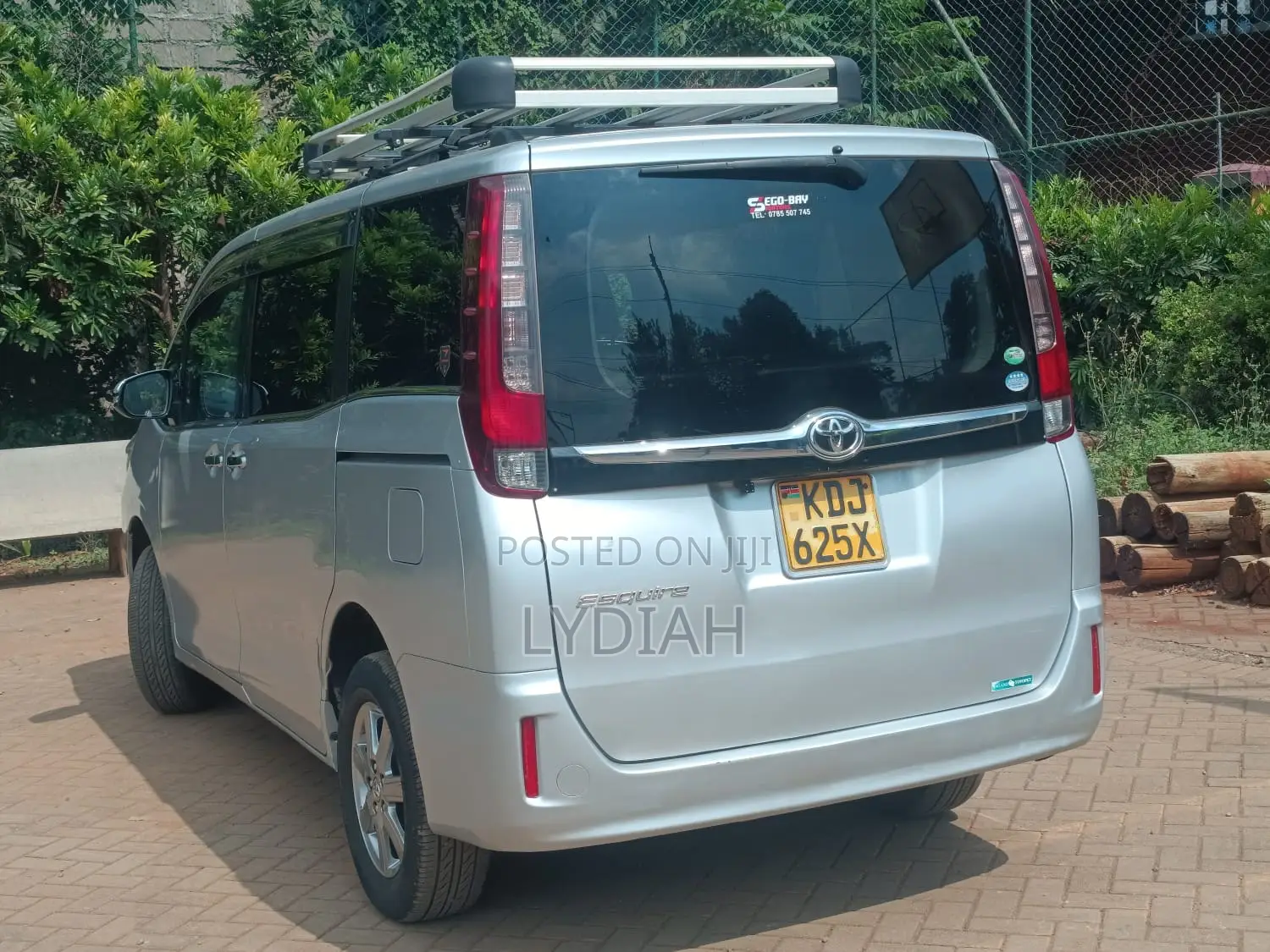 Toyota Esquire 2015 Silver