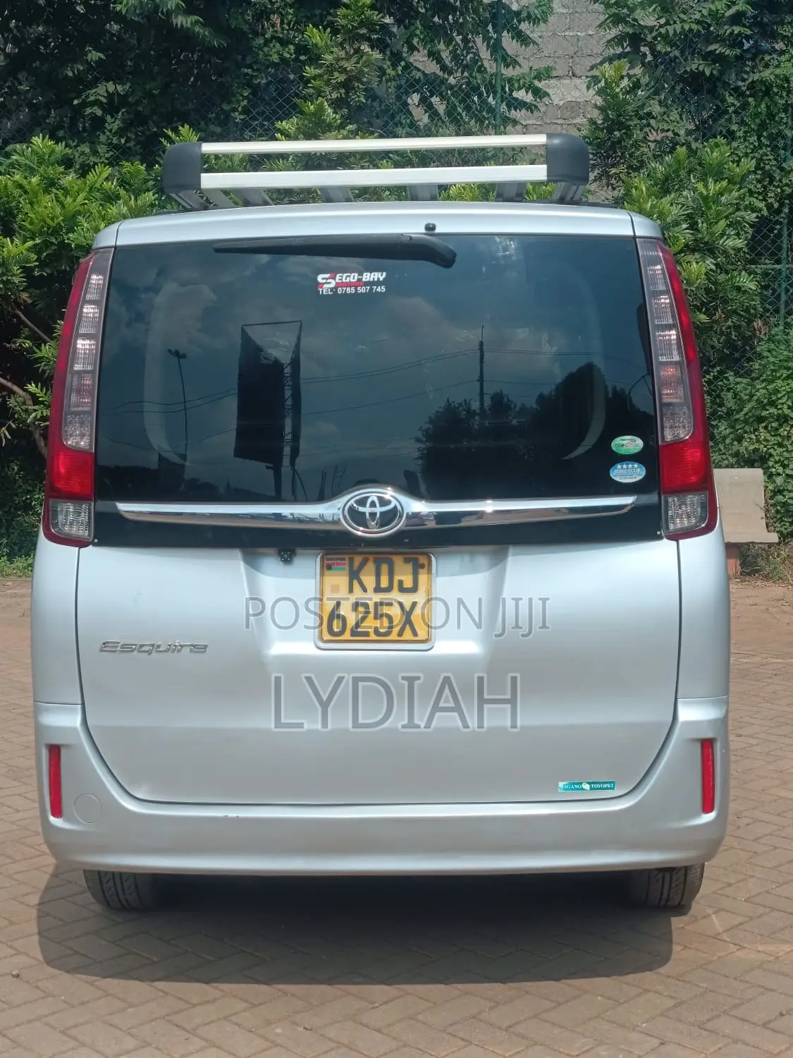 Toyota Esquire 2015 Silver