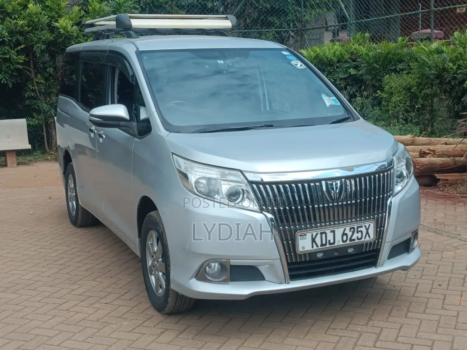 Toyota Esquire 2015 Silver