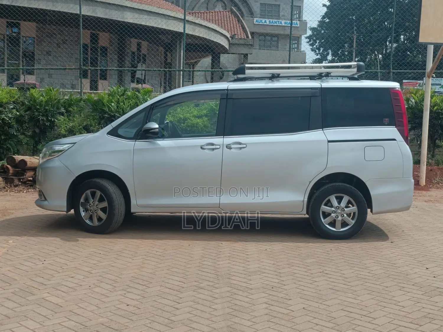 Toyota Esquire 2015 Silver