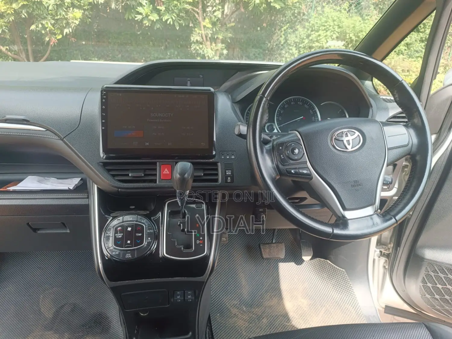 Toyota Esquire 2015 Silver