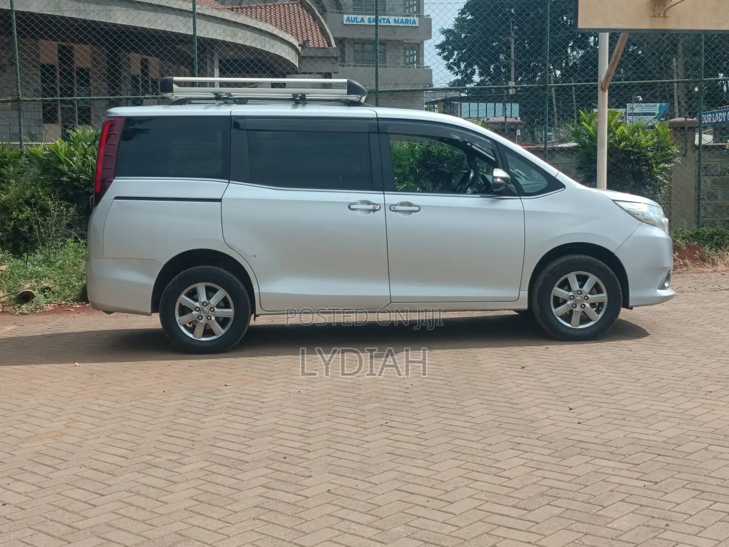 Toyota Esquire 2015 Silver