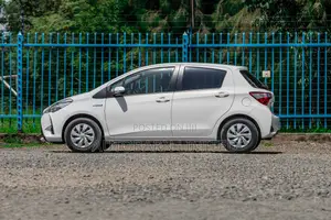 Toyota Vitz 1.0 FWD 5dr 2019 White