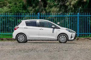 Toyota Vitz 1.0 FWD 5dr 2019 White