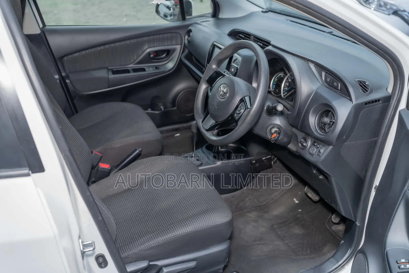 Toyota Vitz 1.0 FWD 5dr 2019 White