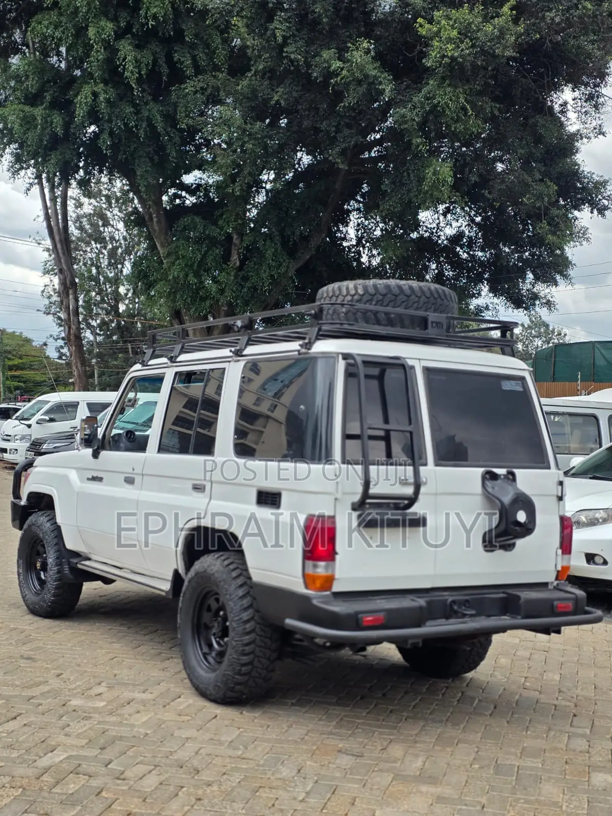 Toyota Land Cruiser 2011 White