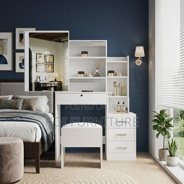 Dressers; Bedroom Modern Vanity Set With Sliding Mirror and Drawers