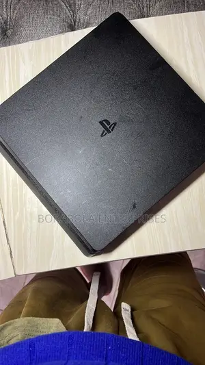 Ps4 Console With Free 2 Pads Fifa 2025