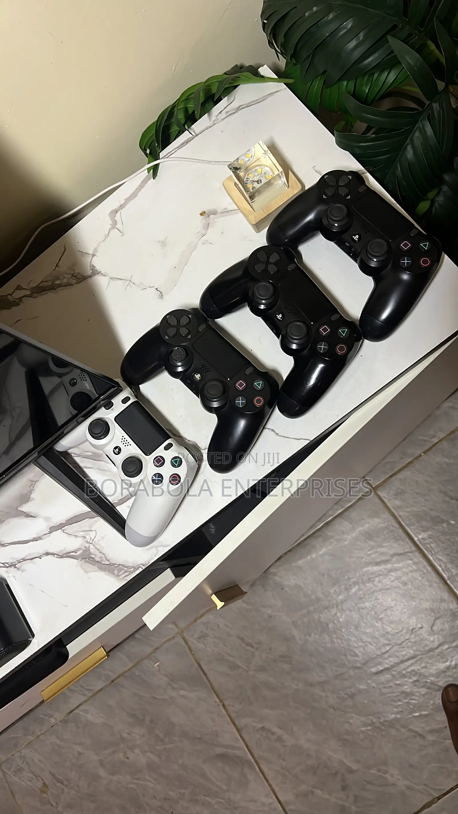 Ps4 Console With Free 2 Pads Fifa 2025