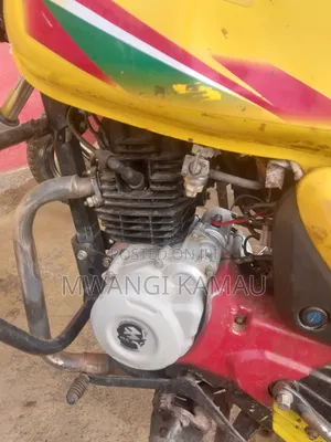 Bajaj Boxer 125 2025 Yellow