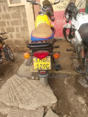 Bajaj Boxer 125 2025 Yellow